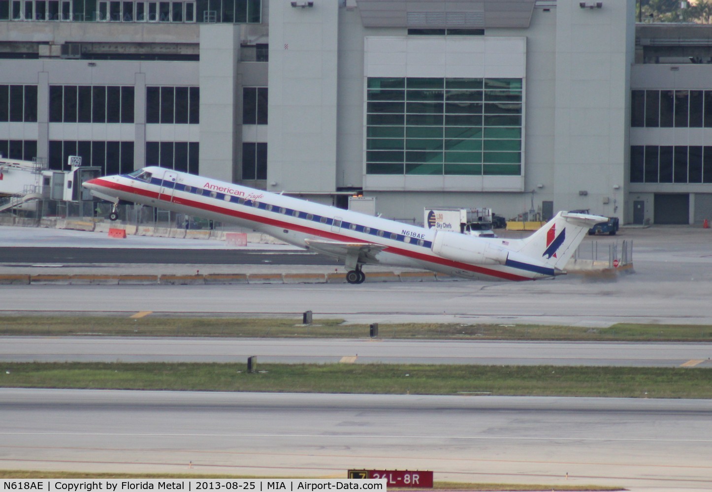 N618AE, 1998 Embraer ERJ-145LR (EMB-145LR) C/N 145097, Eagle E145LR