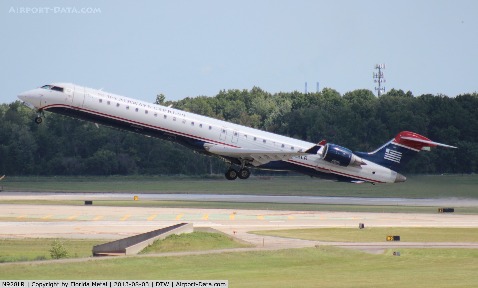 N928LR, 2005 Bombardier CRJ-900ER (CL-600-2D24) C/N 15028, USAirways CRJ-900