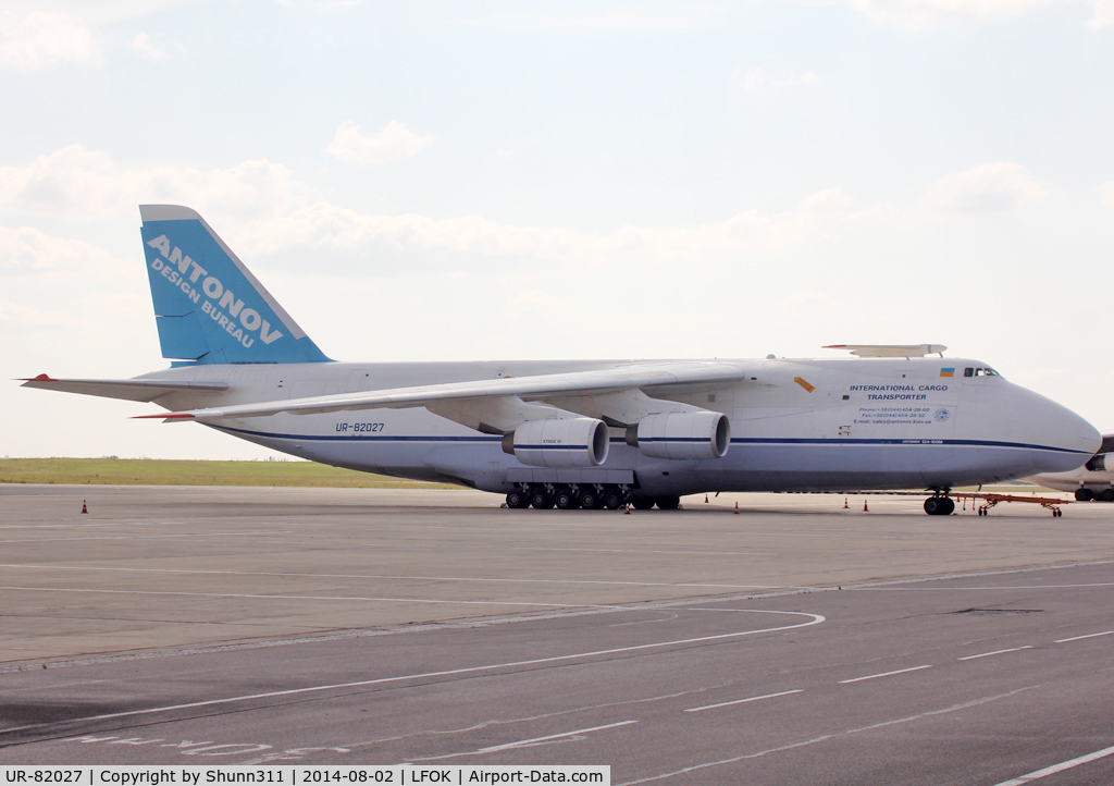 UR-82027, 1990 Antonov An-124-100 Ruslan C/N 19530502288, Parked at the Cargo area...