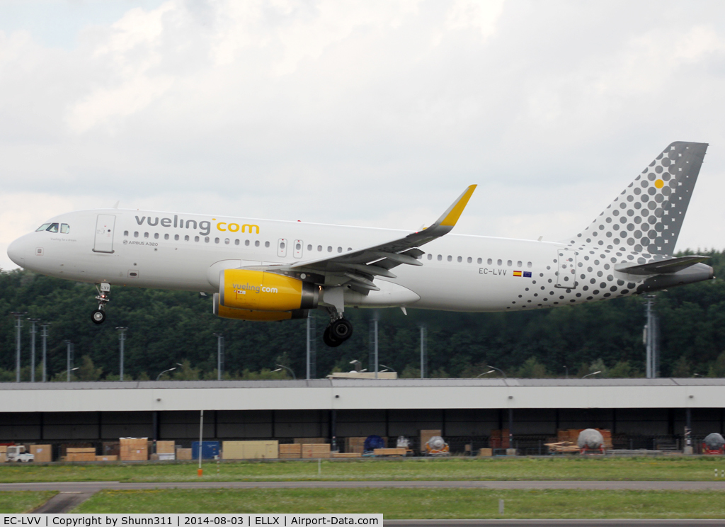 EC-LVV, 2013 Airbus A320-232 C/N 5620, Landing rwy 24