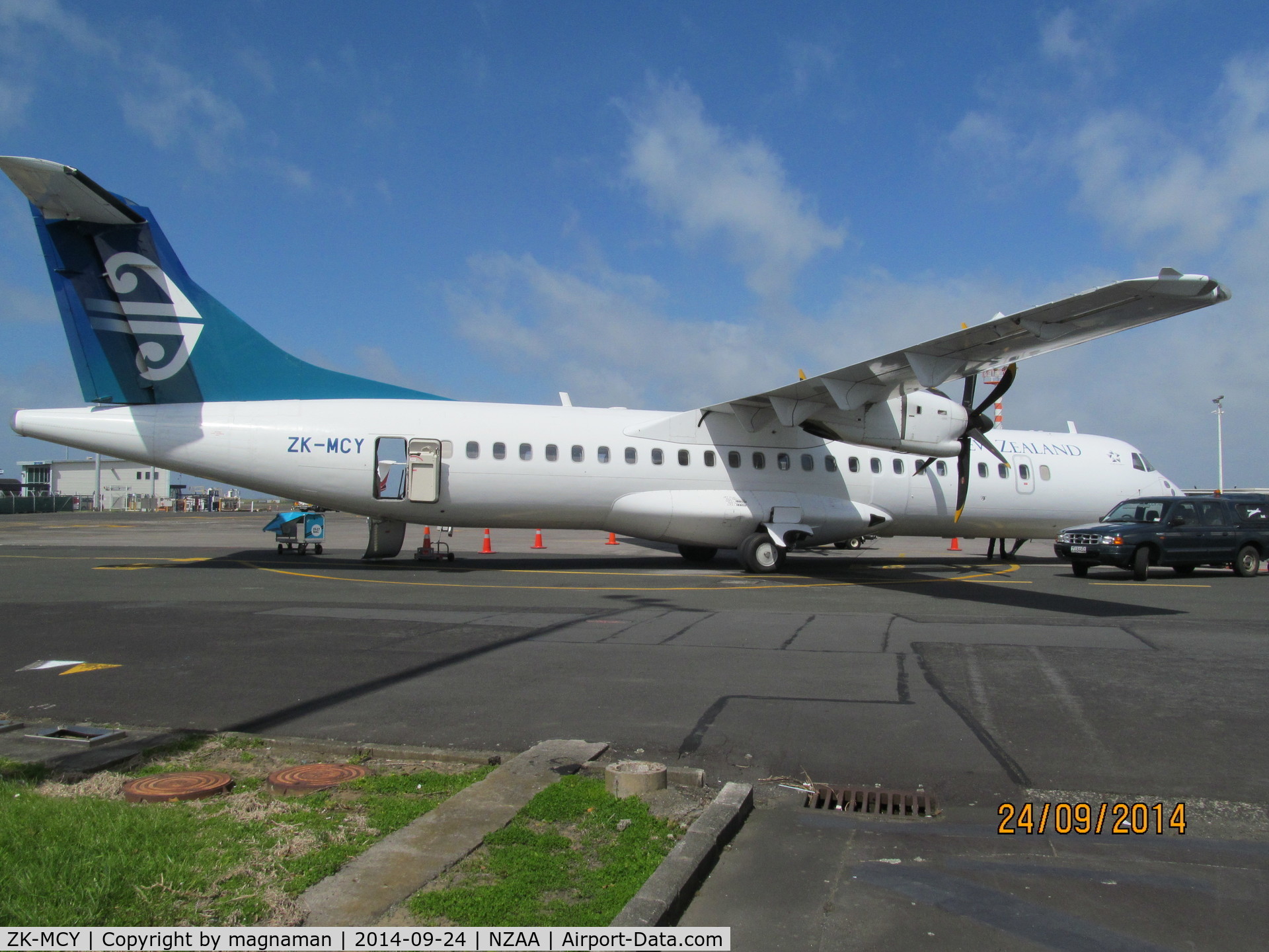 ZK-MCY, 2003 ATR 72-212A C/N 703, still in old c/s