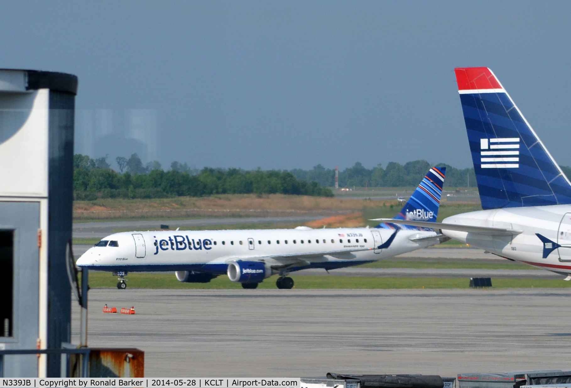 N339JB, 2011 Embraer ERJ-190-100 IGW 190AR C/N 19000490, Taxi CLT