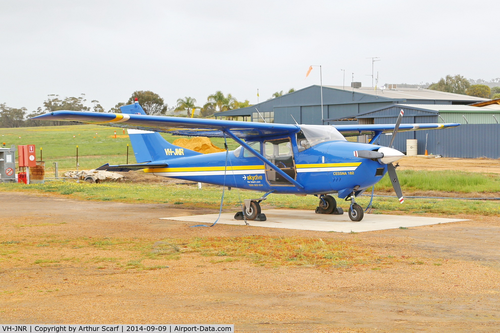 VH-JNR, Cessna 182E Skylane C/N 18253637, York Airfield WA (private strip used by Skydive Australia) 09/09/2014