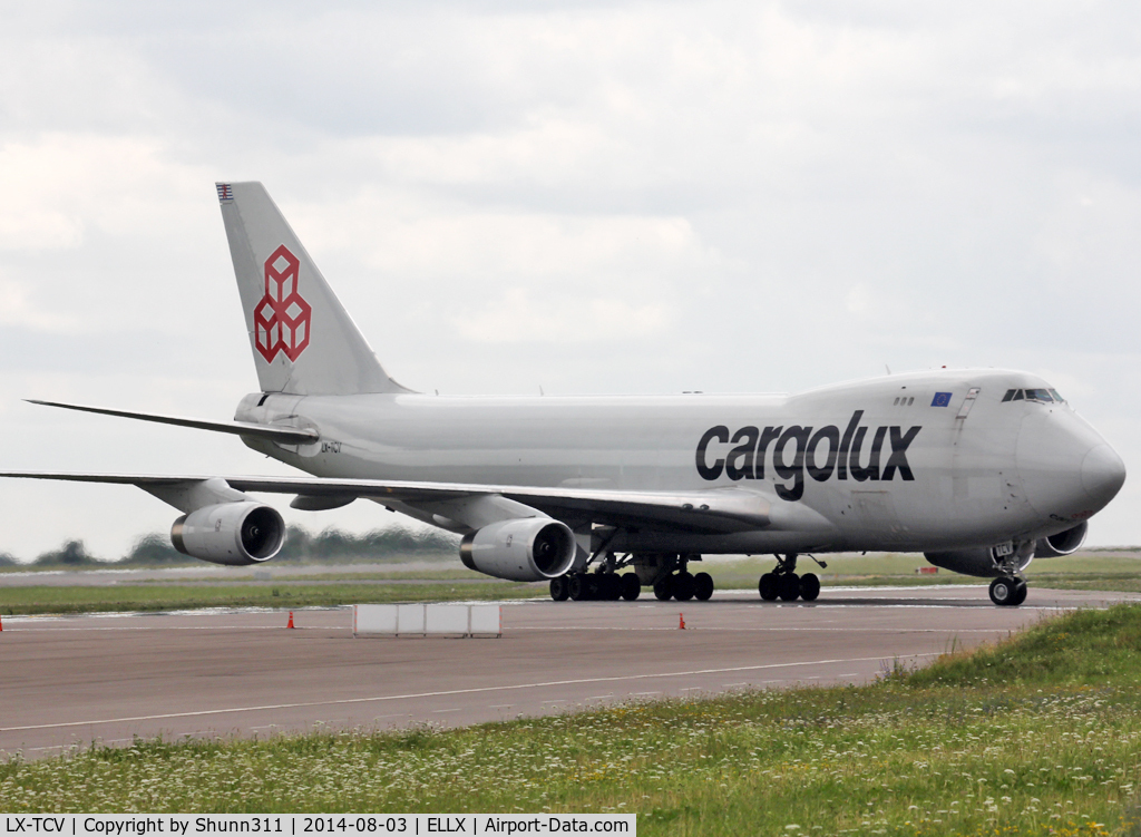 LX-TCV, 2002 Boeing 747-4R7F/SCD C/N 30401, Taxiing to the Cargo area...
