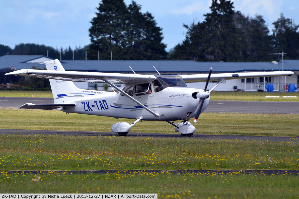ZK-TAD, 2007 Cessna 172R C/N 17281456, At Ardmore