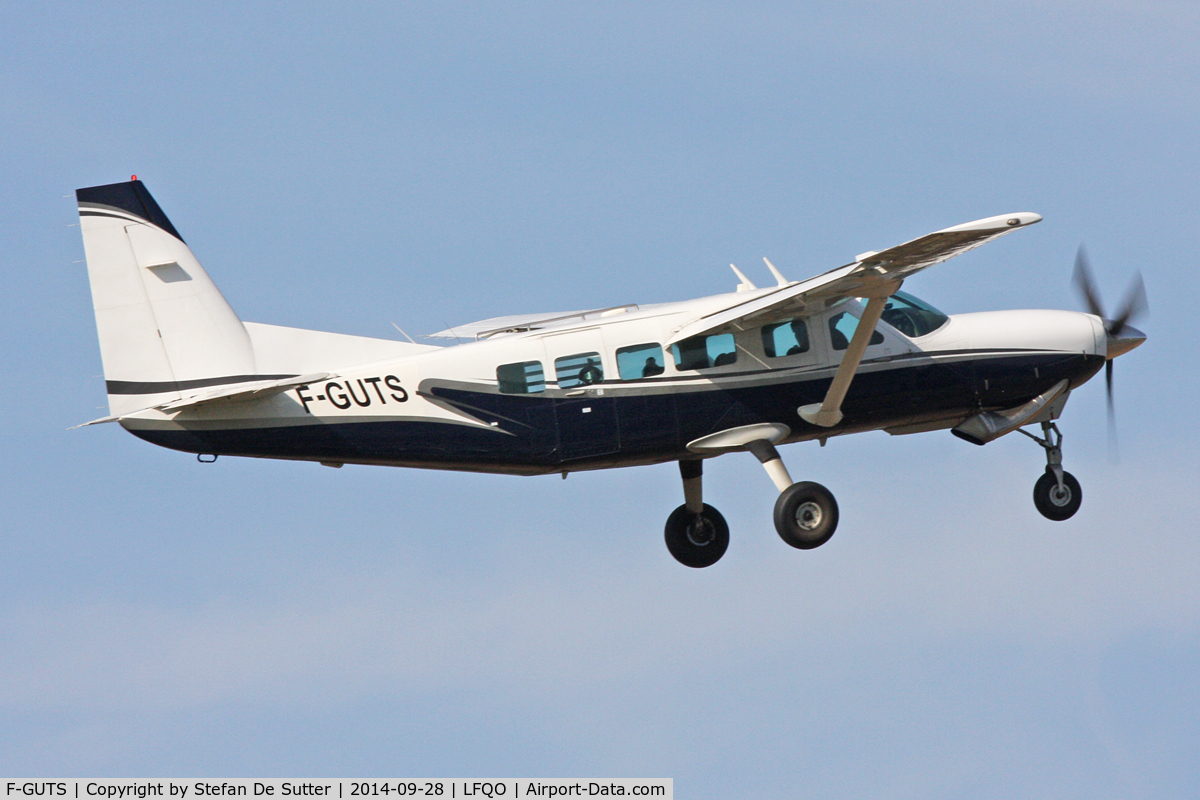 F-GUTS, 1993 Cessna 208 Caravan I C/N 20800225, Fly-in 2014.