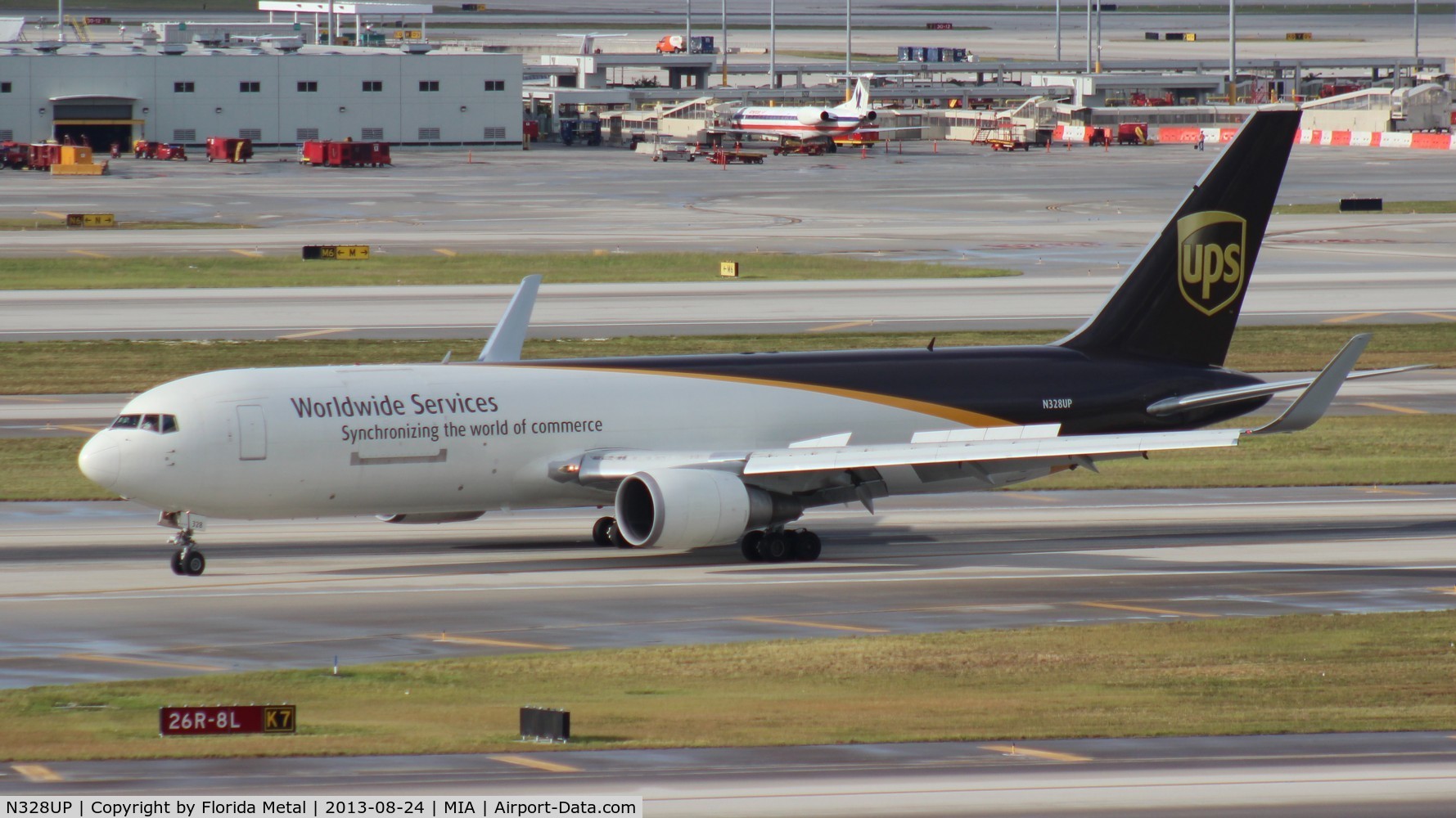 N328UP, 1998 Boeing 767-34AF C/N 27754, UPS 767-300