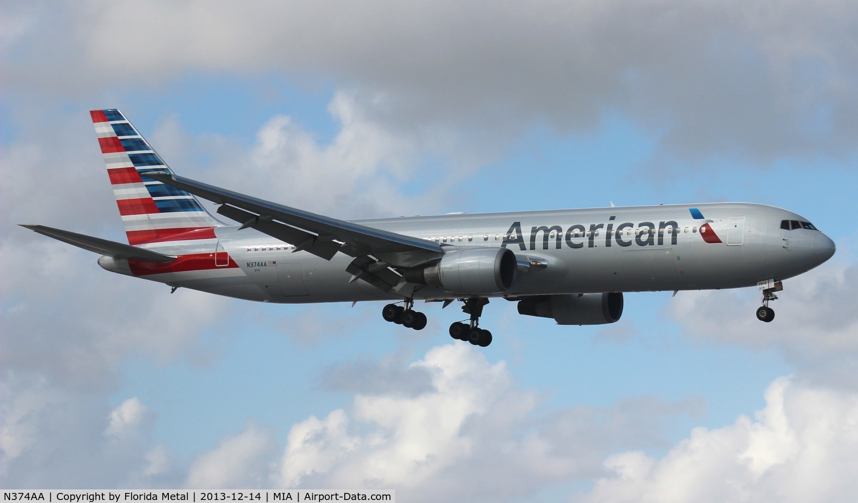 N374AA, 1992 Boeing 767-323 C/N 25201, American new colors