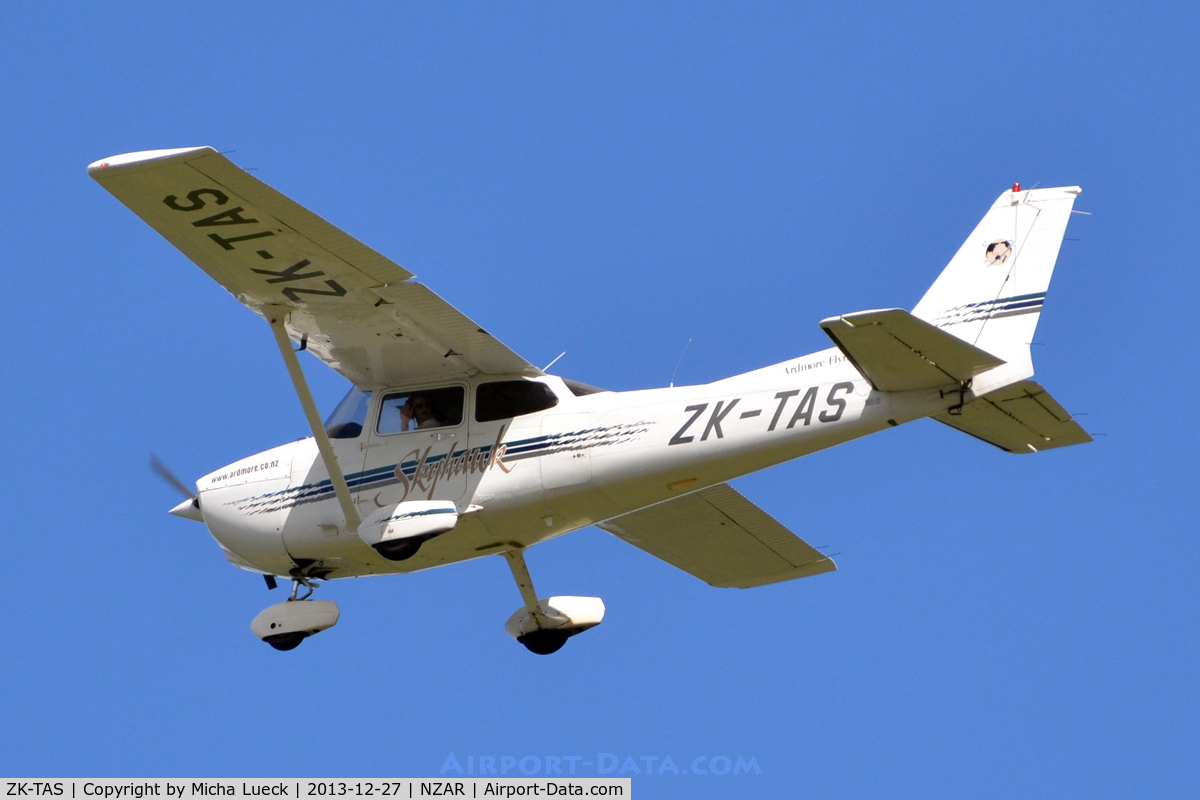 ZK-TAS, Cessna 172R C/N 17280630, At Ardmore