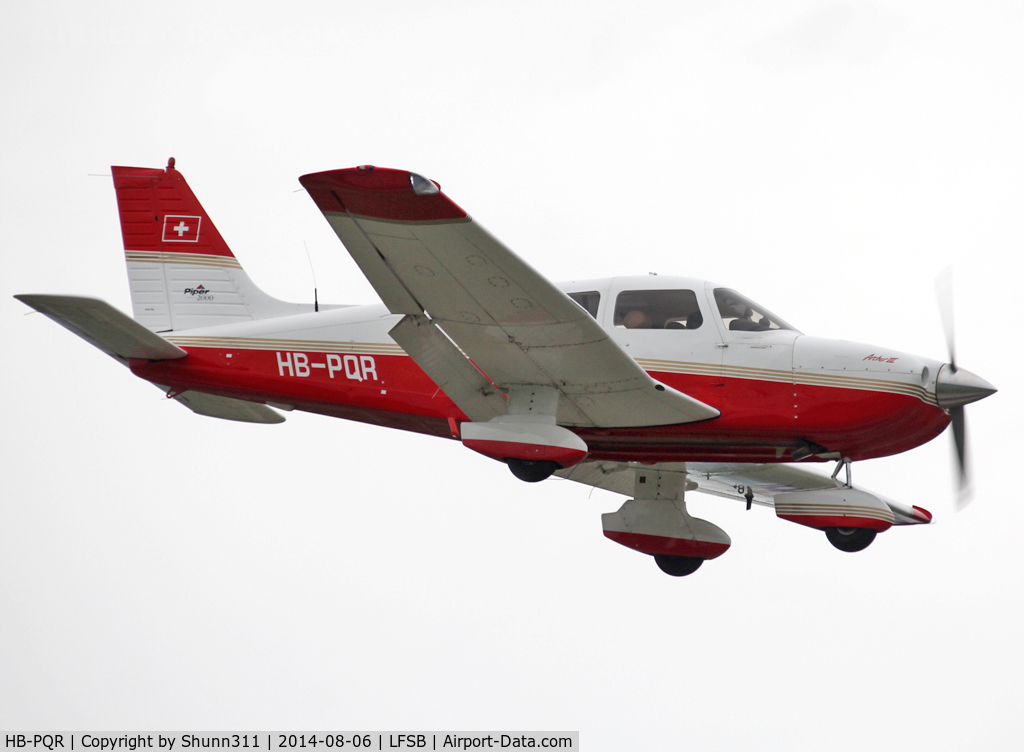 HB-PQR, 2000 Piper PA-28-181 Archer III C/N 2843363, Landing rwy 16
