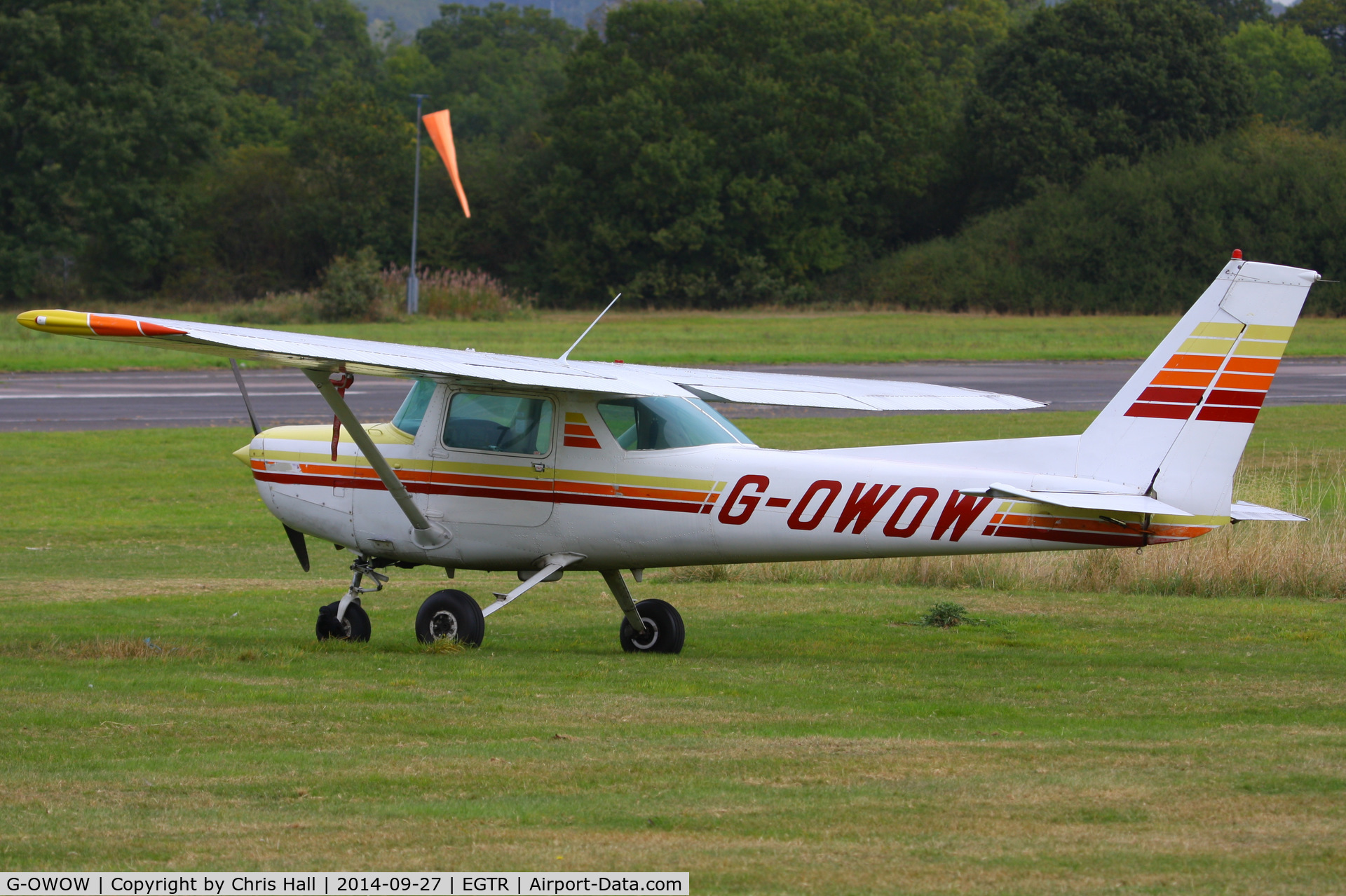 G-OWOW, 1979 Cessna 152 C/N 152-83199, Elstree resident