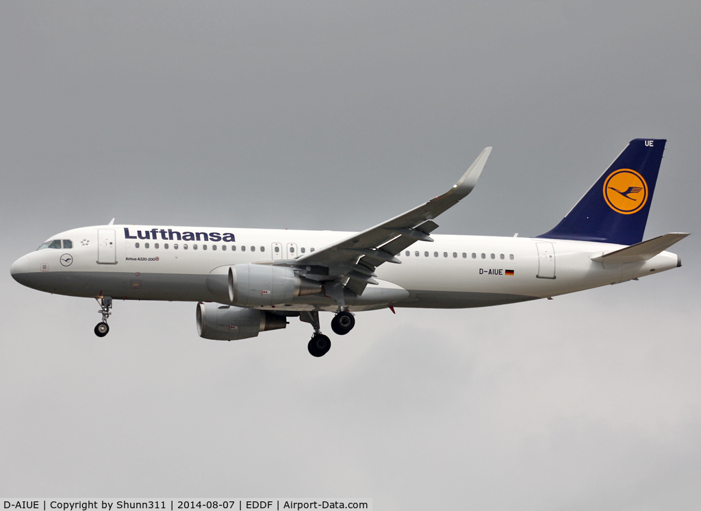 D-AIUE, 2014 Airbus A320-214 C/N 6092, Landing rwy 25L