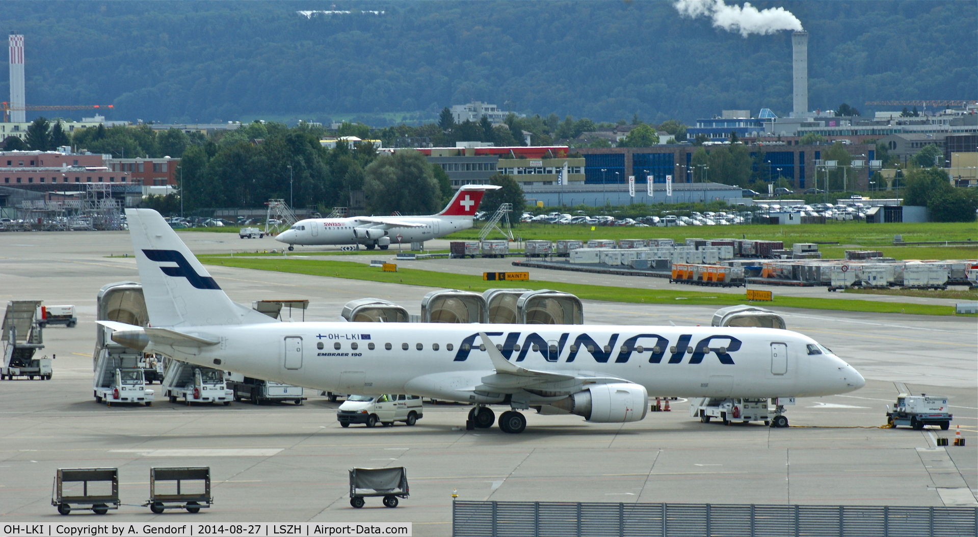 OH-LKI, 2007 Embraer 190AR (ERJ-190-100IGW) C/N 19000117, Flybe Nordic (Finnair cs.), is here on the apron at Zürich-Kloten(LSZH)