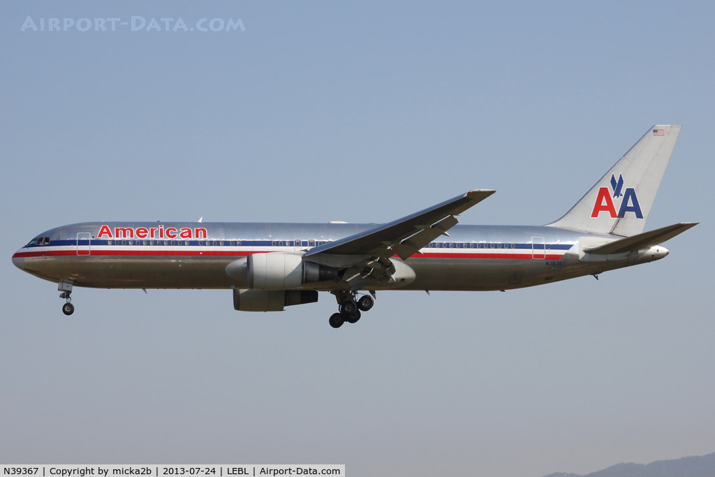N39367, 1991 Boeing 767-323 C/N 25194, Landing
