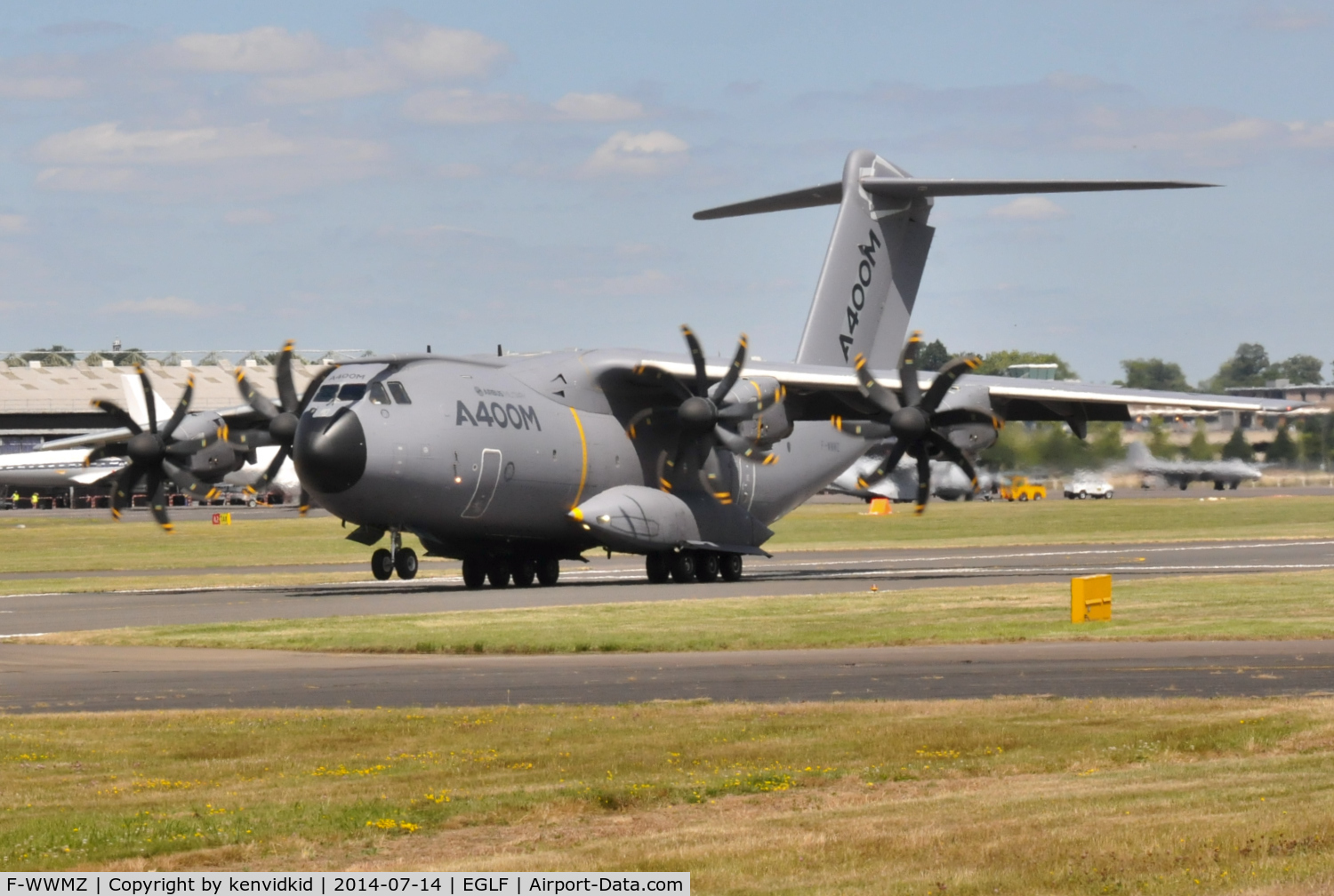 F-WWMZ, 2011 Airbus A400M-180 Atlas C/N 006, Landing after it's display.