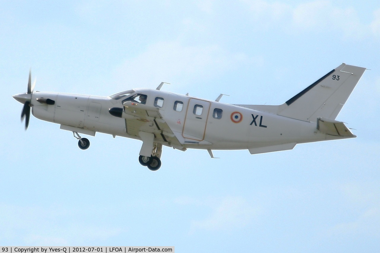 93, Socata TBM-700A C/N 93, Socata TBM-700A, Take off rwy 24, Avord air base 721 (LFOA) Open day 2012