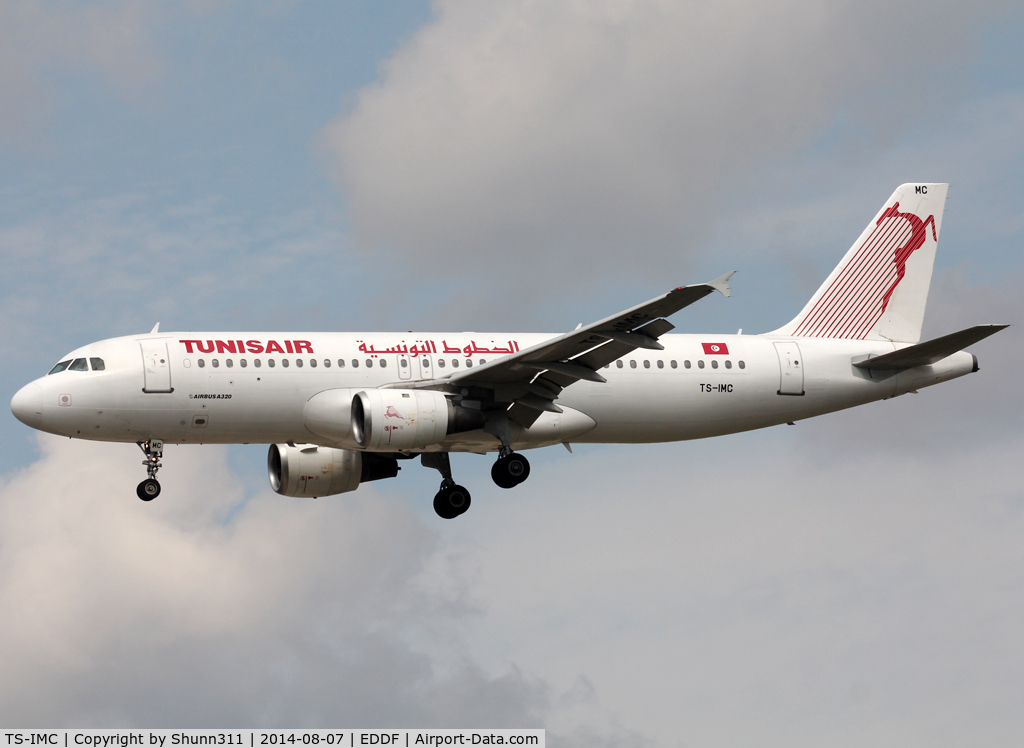 TS-IMC, 1990 Airbus A320-211 C/N 0124, Landing rwy 25L