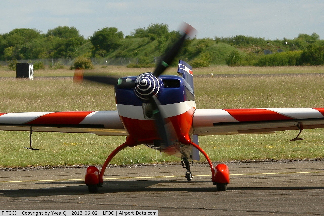 F-TGCJ, Extra EA-330SC C/N 5, Extra EA-330SC, Châteaudun Air Base 279 (LFOC) Open day 2013