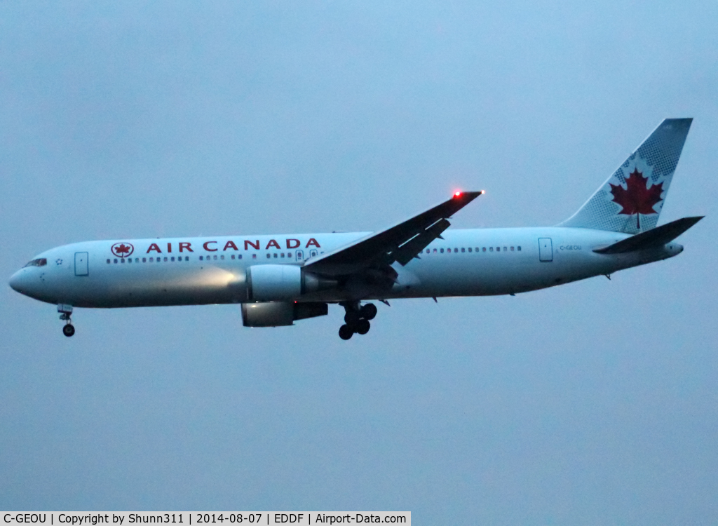 C-GEOU, 1999 Boeing 767-375 C/N 30108, Landing rwy 25L