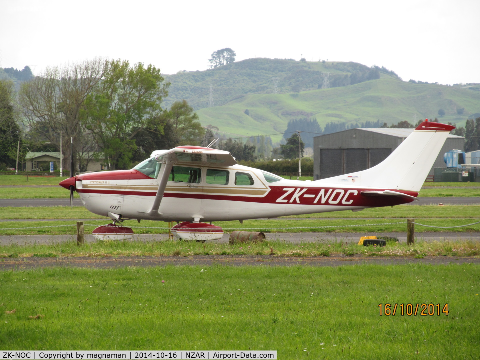 ZK-NOC, Cessna U206G Stationair C/N U20606563, At Ardmore at good angle for photo