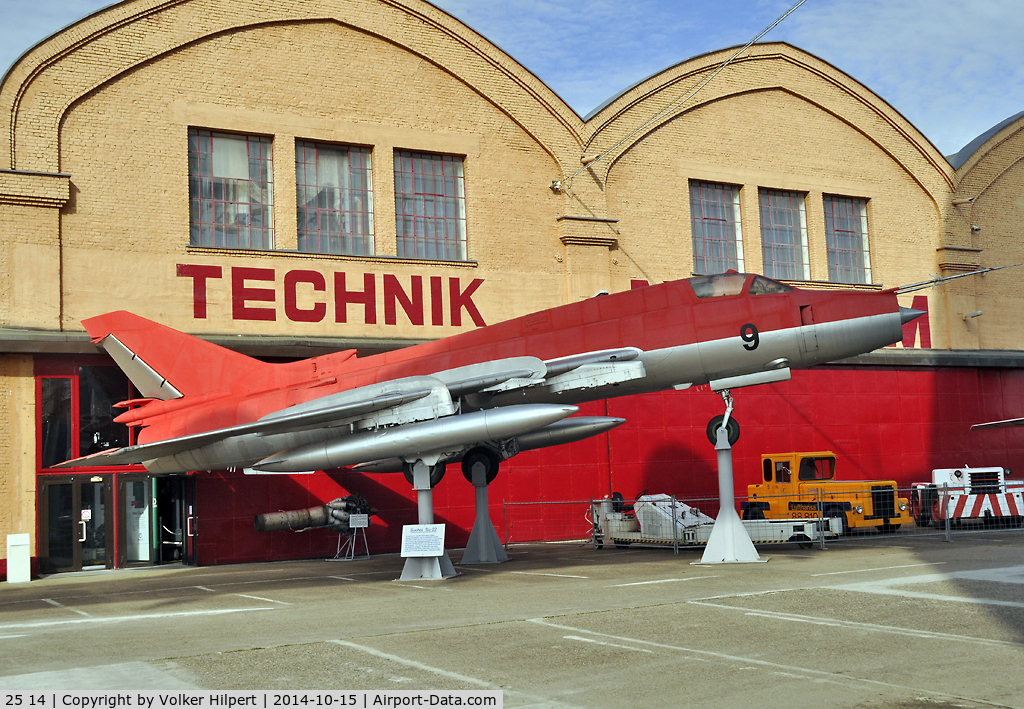 25 14, Sukhoi Su-22M-4 C/N 26001, at Speyer fake reg 09