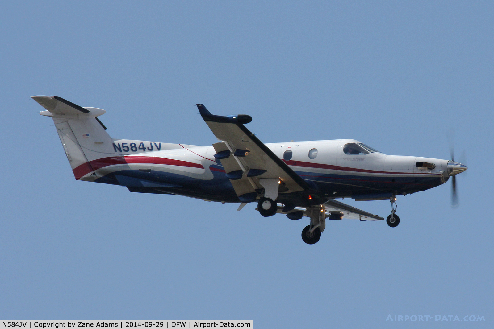 N584JV, 2004 Pilatus PC-12/45 C/N 584, Landing at DFW Airport