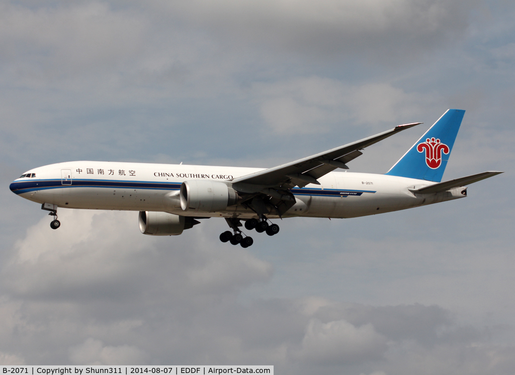 B-2071, 2009 Boeing 777-F1B C/N 37309, Landing rwy 25L