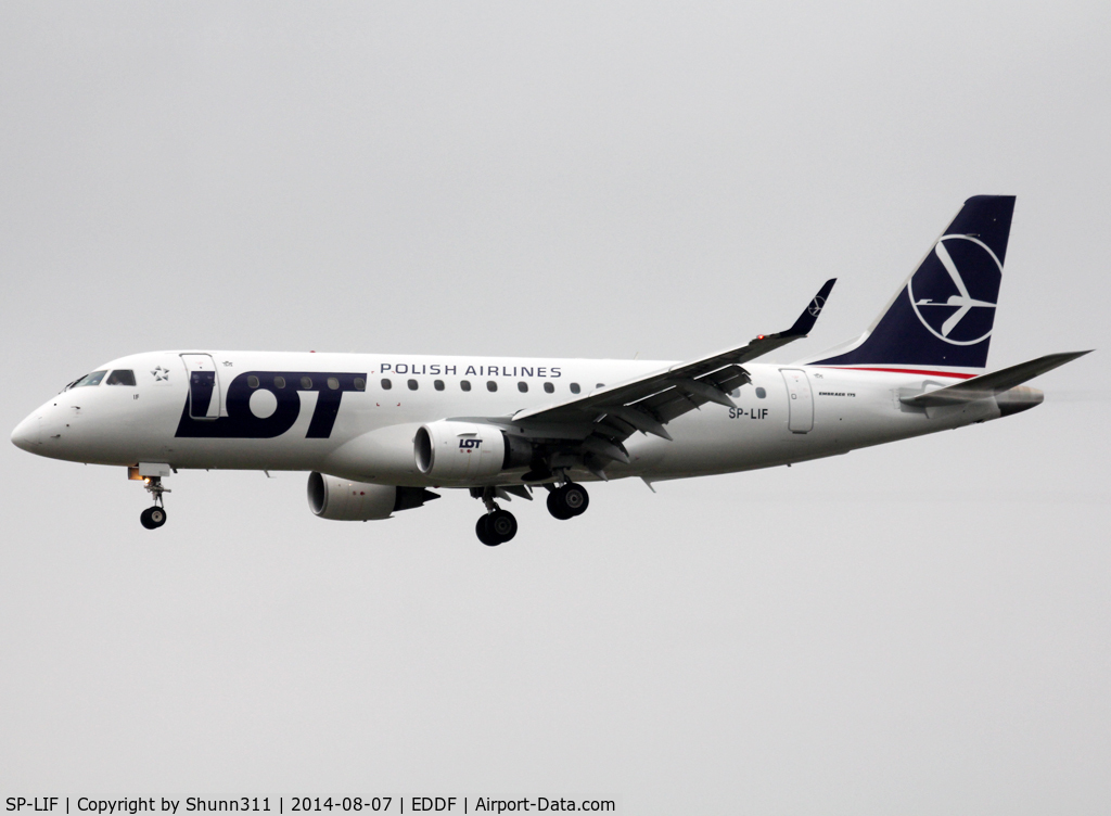 SP-LIF, 2006 Embraer 175STD (ERJ-170-200STD) C/N 17000154, Landing rwy 25L in new c/s