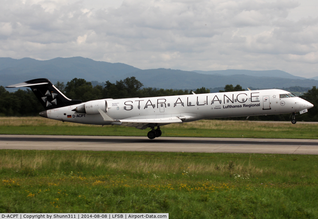 D-ACPT, 2003 Canadair CRJ-701ER (CL-600-2C10) Regional Jet C/N 10103, Landing rwy 16 in Star Alliance c/s with 'Lufthansa Regional' titles