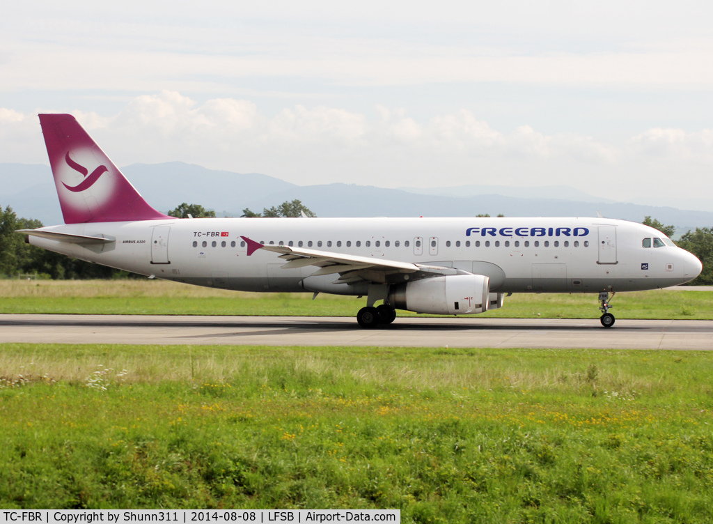 TC-FBR, 2005 Airbus A320-232 C/N 2524, Taking off rwy 16