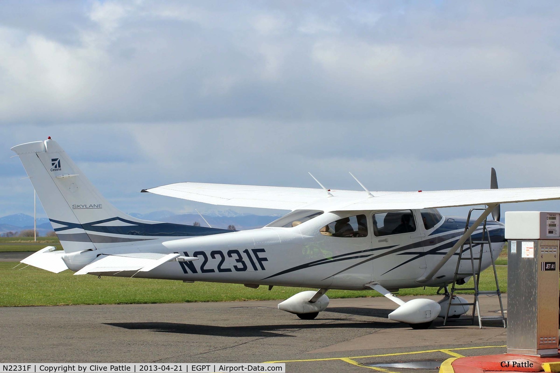 N2231F, 2007 Cessna 182T Skylane C/N 18281925, Re-fueling at its base at Perth EGPT
