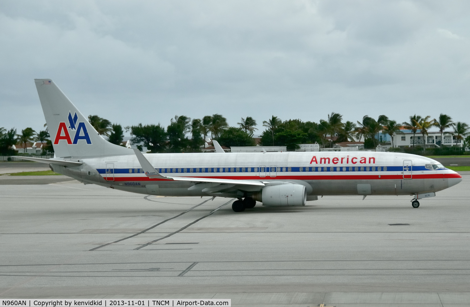 N960AN, 2001 Boeing 737-823 C/N 29542, Taxiing for departure.