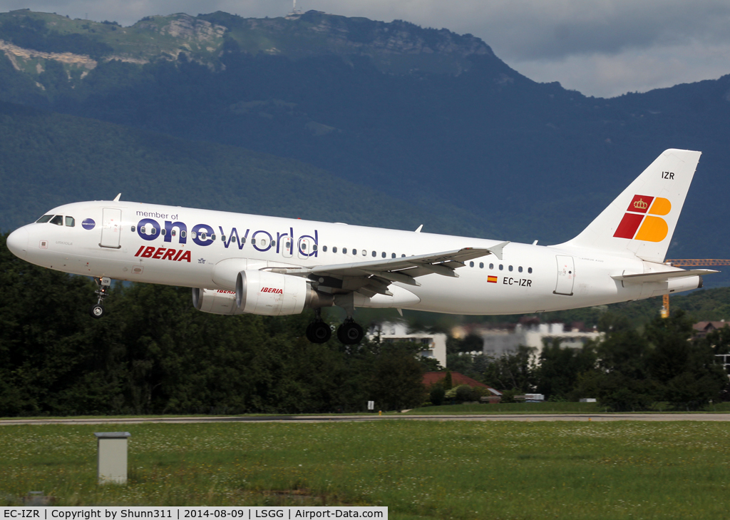 EC-IZR, 2004 Airbus A320-214 C/N 2242, Landing rwy 23 in One World c/s