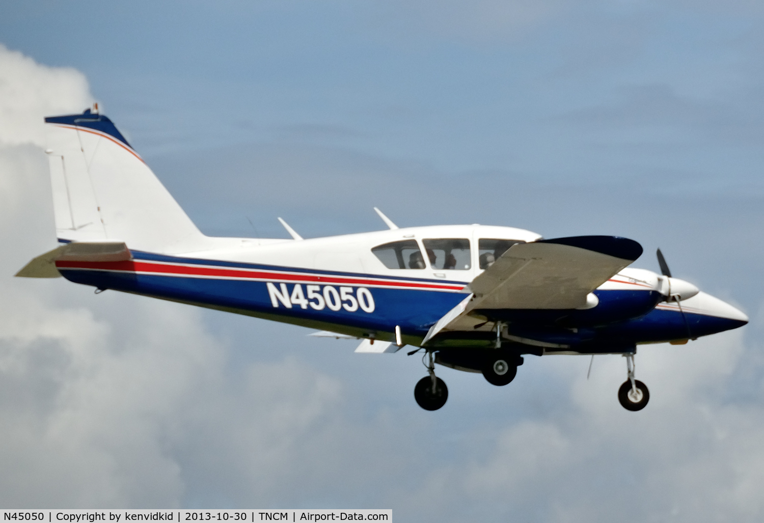 N45050, 1969 Piper PA-23-250 C/N 27-4271, On short finals at St Maarten.
