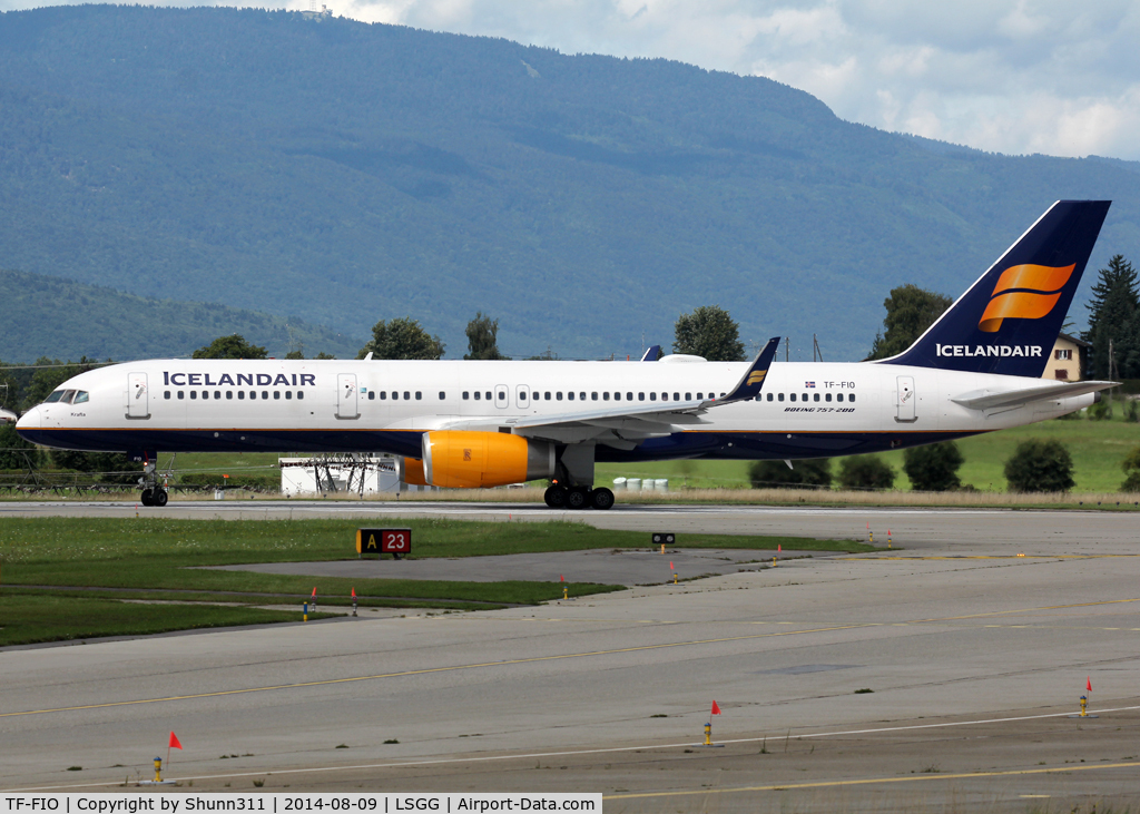 TF-FIO, 1999 Boeing 757-208 C/N 29436, Ready for departure rwy 23