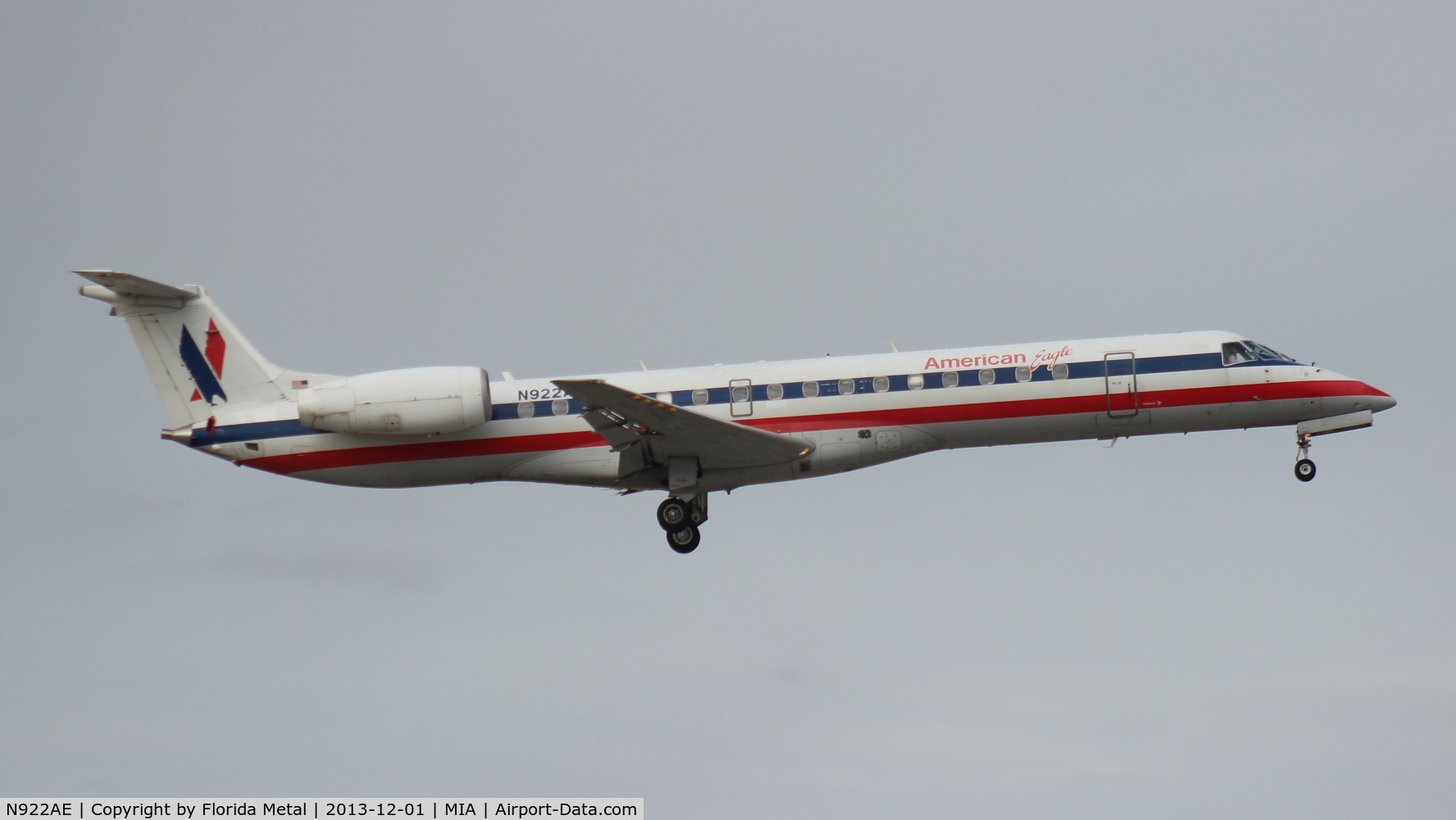 N922AE, 2005 Embraer ERJ-145LR (EMB-145LR) C/N 14500906, American Eagle