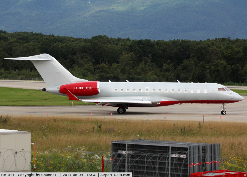 HB-JEH, Bombardier BD-700-1A10 Global Express C/N 9523, Taxiing holding point rwy 23 for departure...
