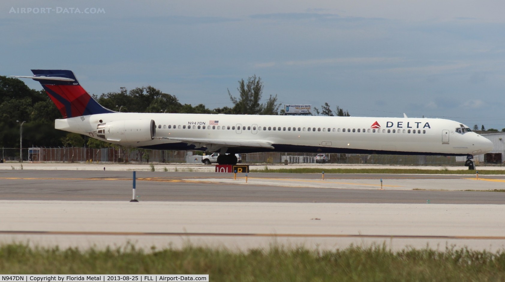 N947DN, 1996 McDonnell Douglas MD-90-30 C/N 53355, Delta