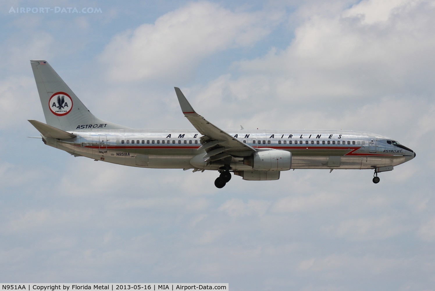 N951AA, 2000 Boeing 737-823 C/N 29538, American Retro