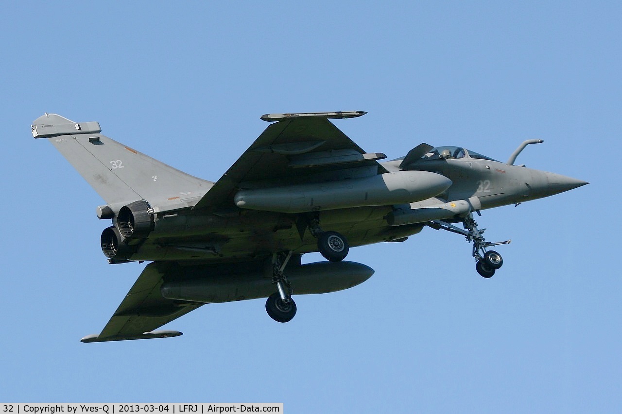 32, Dassault Rafale M C/N 32, French Naval Aviation Dassault Rafale M, Take off Rwy 08, Landivisiau Naval Air Base (LFRJ)