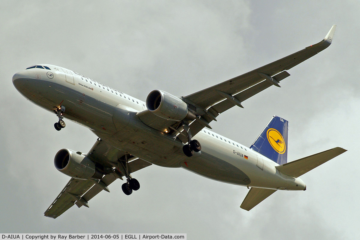 D-AIUA, 2013 Airbus A320-214 C/N 5935, Airbus A320-214(SL) [5935] (Lufthansa) Home~G 05/06/2014. On approach 27R.