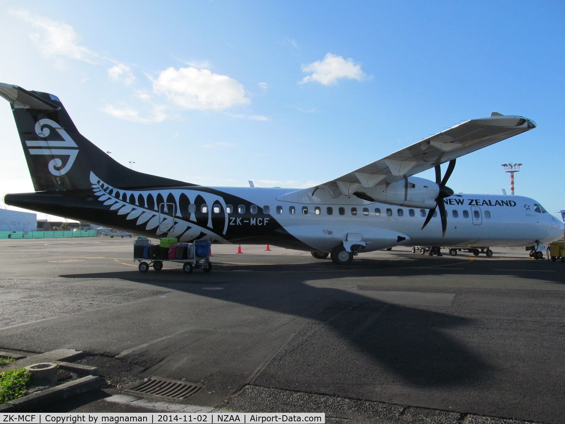 ZK-MCF, 1999 ATR 72-212A C/N 600, in new c/s on domestic apron