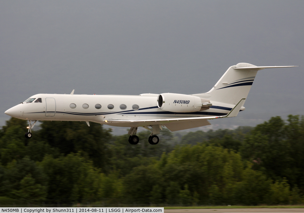 N450MB, 1996 Gulfstream Aerospace G-IV C/N 1295, Landing rwy 23