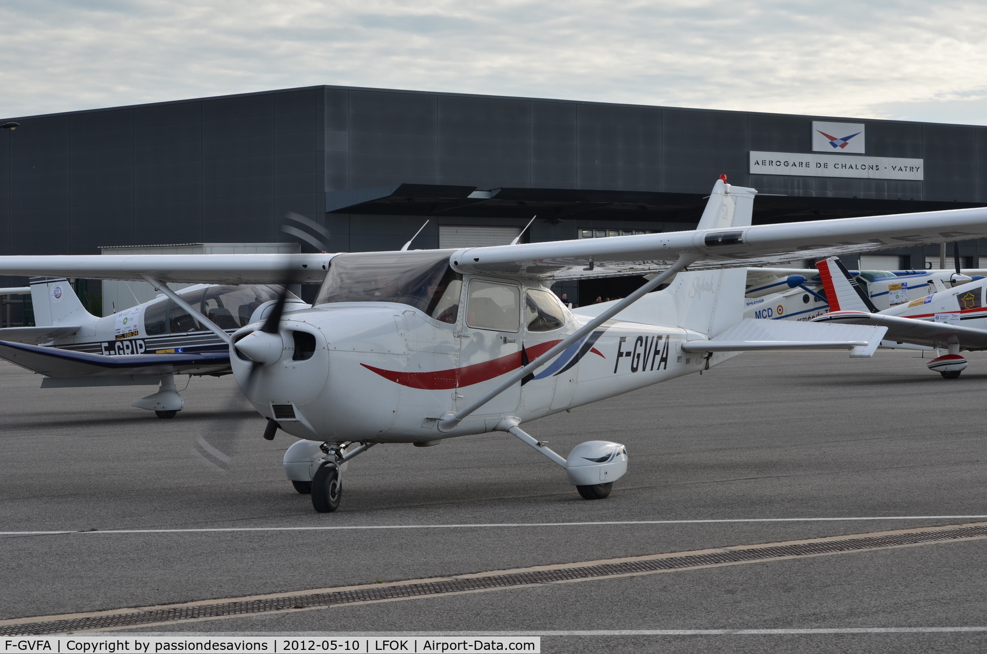 F-GVFA, Cessna 172R C/N 17280868, taxiing....