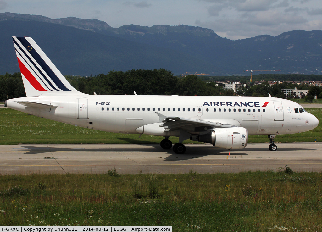 F-GRXC, 2002 Airbus A319-111 C/N 1677, Taxiing holding point rwy 23 for departure... in new c/s