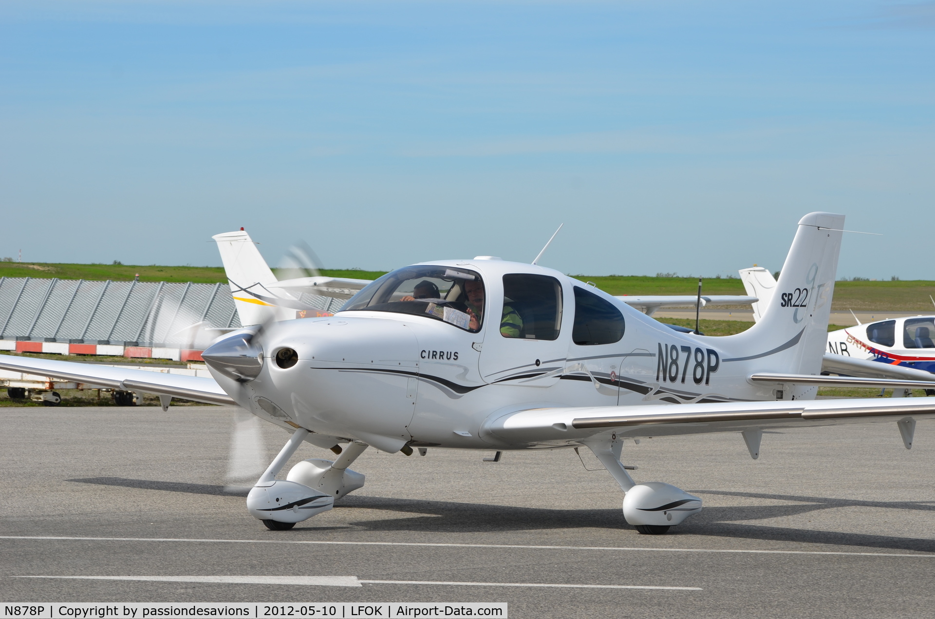 N878P, 2005 Cirrus SR22 GTS C/N 1488, Taxiing