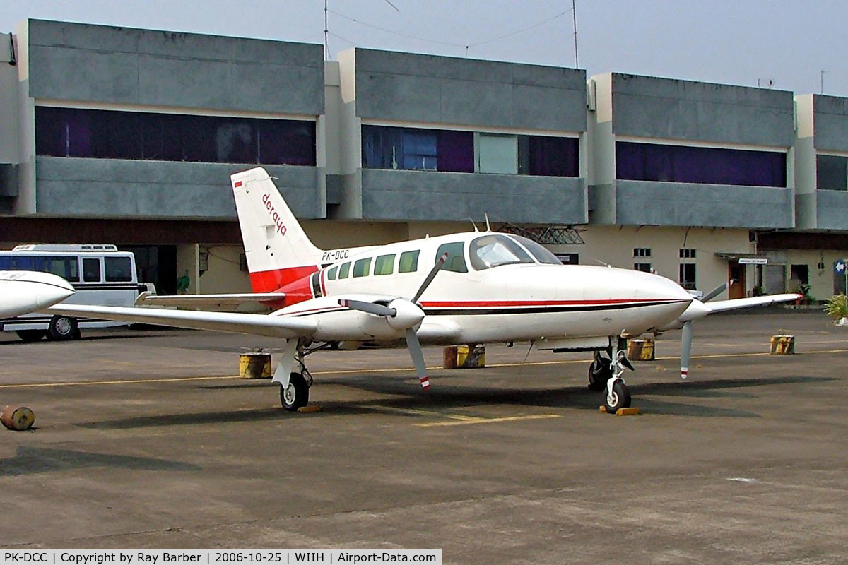 PK-DCC, 1981 Cessna 402C Businessliner C/N 402C0250, Cessna 402C Businessliner [402C-0250] (Deraya Air Taxi) Jakarta-Halim Perdanakusuma Int~PK 25/10/2006