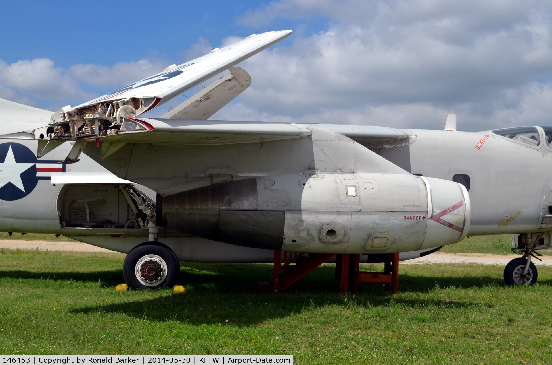 146453, Douglas EA-3B Skywarrior C/N 12405, Folded wing, right engine pod, Whale, Vintage Flying Museum