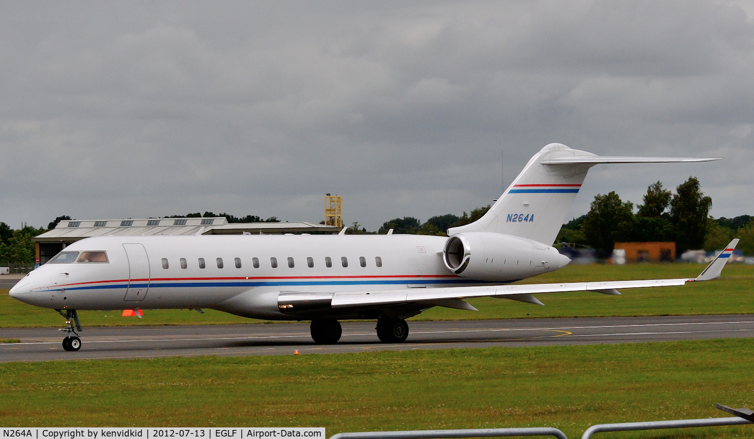 N264A, 2000 Bombardier BD-700-1A10 Global Express C/N 9064, Business Jet departure.