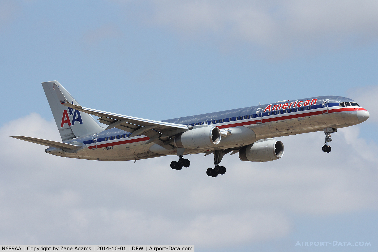 N689AA, 1993 Boeing 757-223 C/N 25731, Landing at DFW Airport